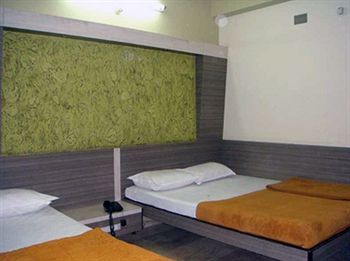 מייזור Mannars Deluxe Lodge מראה חיצוני תמונה